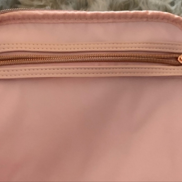 NEW MONAT SQUARE PINK TRAIN CASE - Picture 4 of 4